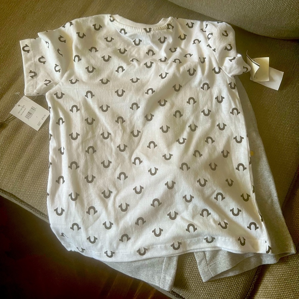 True Religion boys size 7 short set